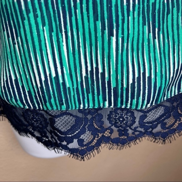 M Petite A.n.a Blue & Green Striped Boho Lace Accent Sleeveless Blouse Medium - Picture 4 of 9